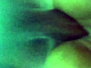 Veneco y Peruana Se Aman en Sesión Íntima con Detalles Peruanos