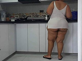 I Masturbate Watching My Stepmom's Big Ass In Kitchen!