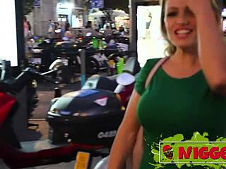 Lara Cruz Makes Porno With Her Flatmate!