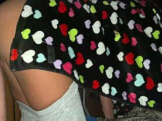 Amatérská manželka veřejný creampie po big cock oralu a tvrdém doggy venku