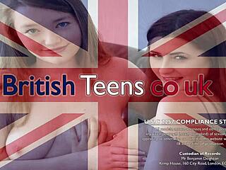 Milf spagnola formosa e giovane lesbo leccate figa con toys