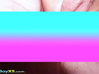 Tuhle krásnolicou thajskou transku naplní do prdele bareback v POV análním