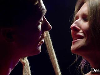 Ashley Lane bei Vixenplus: Harter Anal-Arschfick Bondage und Squirting-Orgasmus