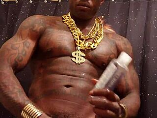 हलेलुया जॉनसन अफ्रीकन किंग का विशाल बीबीसी पूजा से मुझे जिंदा महसूस कराता है