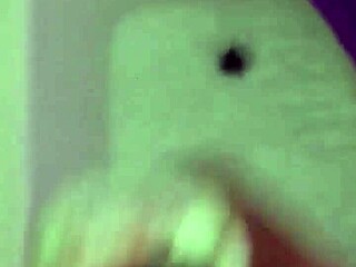 me grabo y se lo envio a mi tia gordibuena