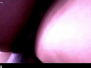 Morena novinha com raba deliciosa transa com namorado sarado de pau grande e grosso!