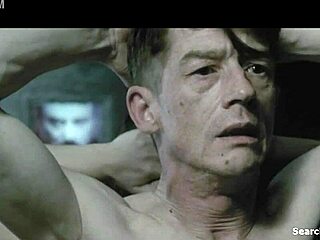 Сузана Хамилтън минет и ръчна работа в 1984 ретро сцена с гола знаменитост