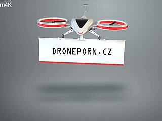 O fi Aurora drăguța de 18+ singură în duș? Cam ascunsă prinde sânii mici uzi