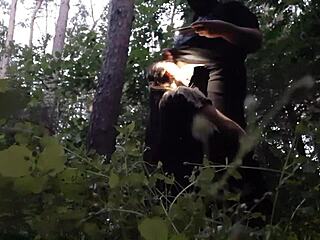 Ебам стъпсистер ми дълбоко в устата на открито в гората страстно