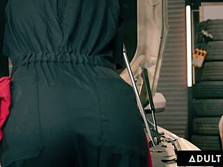 Huge Naturals Babe Octavia Red Fingered And Pounded With Big Pink Strap-On By PAWG Bestie Tommy King