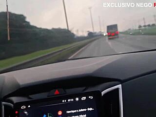 Fui arrombada por um preto do pau grande e grosso.