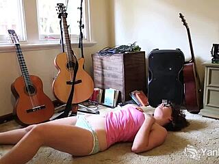 Yanks Rosie Budd Cooter Masturbating With Glasses And Hairy Clit Fingering To Orgasm