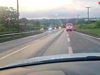 Fui arrombada por um preto do pau grande e grosso.