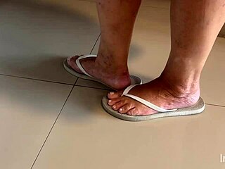 Empregada Safada Velha Deu Em Cima De Mim Na Cara De Pau Eu Comi Mesmo Completo No Sheer