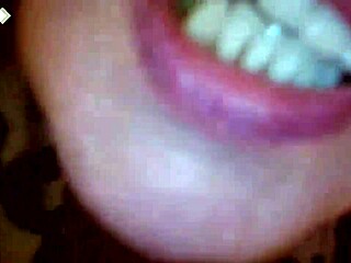 Dorian láblenyalgatása édes orgazmusokkal gömbölyű Dawnskye1962-nek retro kék szemes jelenetben