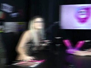 Morena e Loira Gostosa Ficam Peladas e Tem a Buceta Chupada Depois Dela Contar Que Começou por Influência de Amigos Fez Ensaio Sensual - Luciana Picchi Sheer Red