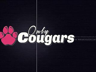 Lihava mummo nuolee persettä ja panoo kovaa silkkisukkiksissa