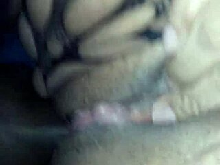 Angelg in kuzz sesata in jebata v misionarju s seksi ženo do orgazma