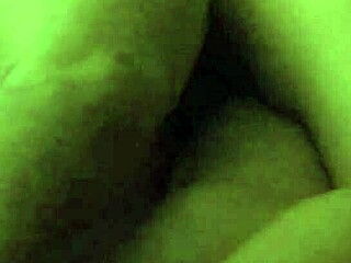 ¿Qué harías tú? Tengo sexo con la novia de mi amigo mientras él juega Fortnite en video casero real.