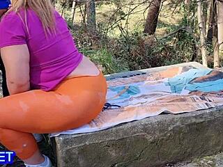 Madrastra BBW with huge ass in leggings spreads for gaping public sex with stranger's monster cock outdoors.