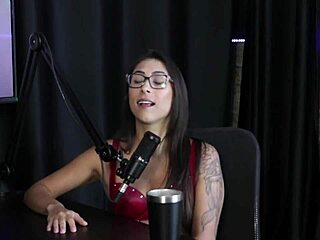 Morena e Loira Gostosa Ficam Peladas e Tem a Buceta Chupada Depois Dela Contar Que Começou por Influência de Amigos Fez Ensaio Sensual - Luciana Picchi Sheer Red