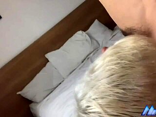 Brasilianische Teen 18+ mit Tattoo bekommt bareback Anal von dominantem Kerl