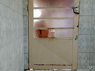 What Happens When Crossdressing Leads to Fascinating Moments Behind the Door with Twerking Surprises