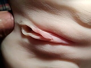 Adamım gerçek bebeğimi çift penetrasyon oyuncaklarıyla siken net yakın çekimler o kadar yoğun ki dayanılmaz