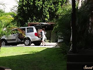 Remaja classy 18+ kongkek luar missionary panas!