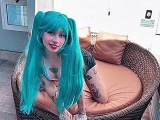 Zne cosplay pawg Hatsune Miku with Amberzinha free cut in backstage interracial action.