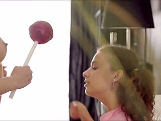 مراهقات ليزبي يجربن الجنس أول مرة بلمس و لحس كساس محلوقة