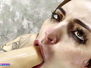 Bubble butt hottie, why don't you suck that dick for a cumshot?