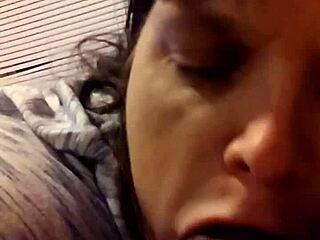 hej, poglej to bbw zrela sesajočo mladega 18+ črnega kurec v medrasni zabavi