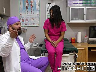 Intense solo masturbatie met vibrator tot orgasme bij gladde kut Misty Addams