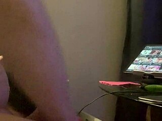 Infamous enjoys making herself cum in the living room with solo masturbation and flashing game