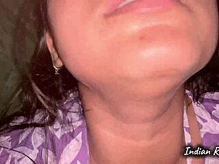 देसी लड़की डर्टी टॉक में टाइट चूत के लिए बीबीसी क्रेविंग होममेड चुदाई!