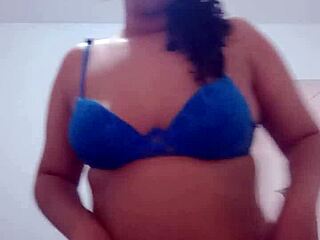 gostosa dances funky putaria showing her juicy tits to camera 😏