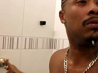 ele convenceu a esposa loira brasileira a transar com seu pau grande antes do trabalho