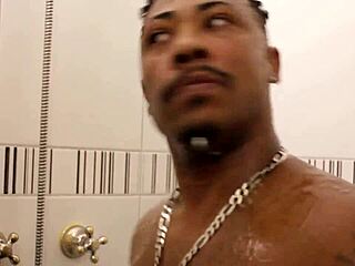 ele convenceu a esposa loira brasileira a transar com seu pau grande antes do trabalho