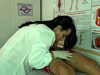 Enfermeira fica excitada com EREÇÃO do PACIENTE!