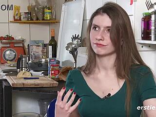 leidenschaftliche deutsche brunette babe rubs her shaved clit and pussy