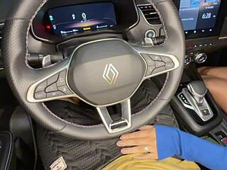 Lleno A Esta Chica De Leche En El Auto