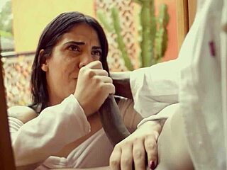 Γνώρισα τον Μεσίτη με την Εντυπωσιακή Παρουσία για Καυτή Συνάντηση