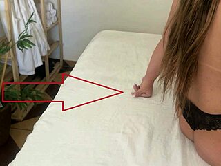 I saw married woman get wet pussy and want to give it to masseur.