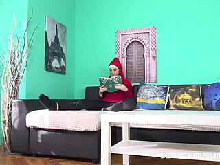 Arab mommy and daddy enjoy great blowjob on new rug!