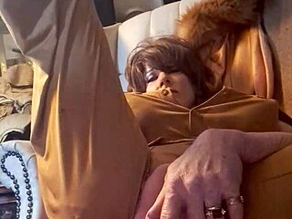 I feel so turned on riding this big ass dildo as fine tranny.