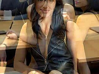 Bored business bitch licks secretary's pussy in leather outfit outdoors