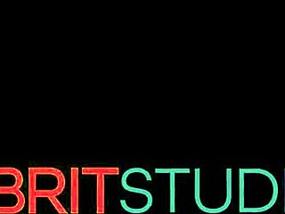 I love how you fuck raw and creampie that British teen 18+ with blonde hair.