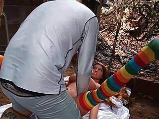 Amateur Latina uses a dildo outdoors in public for solo toy sex. Her ass gets filled with leitinho in the buceta like a friend's toy play.