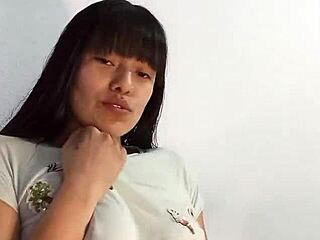 horny and hot she masturbates for you she knows how to cum in squirts maquinasperfectas